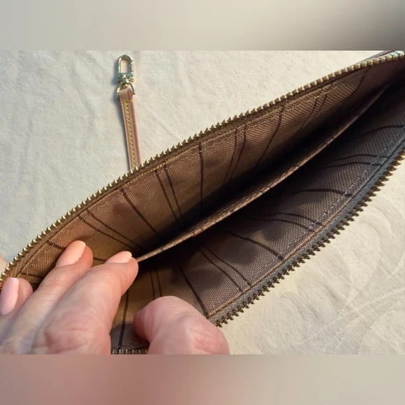 Louis Vuitton Neverfull Monogram Brown Wristlet Like New - Picture 7 of 14